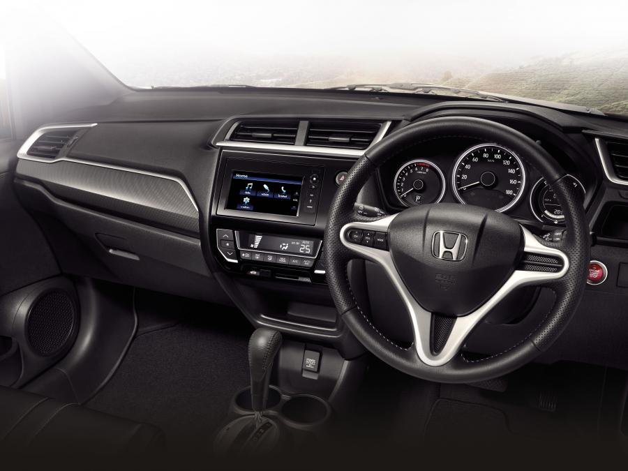 Торпедо Honda BR-V 2016 года  (IN) (фото 12 из 14)